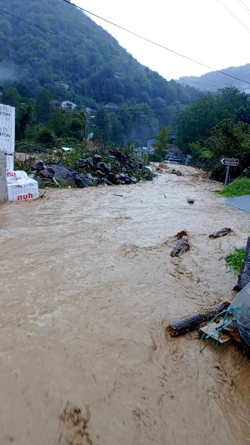 Zonguldak'ta sağanak kabusu: Sanayi sitesi sular altında kaldı
