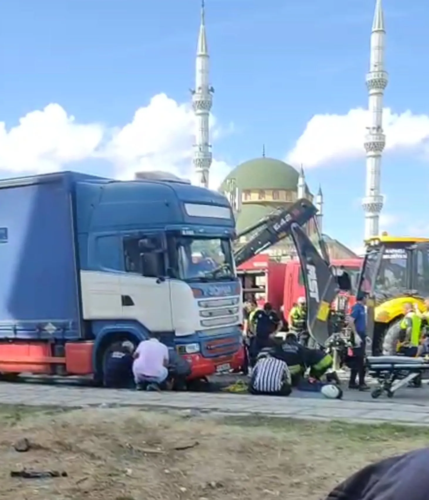 Kapaklı'da korkunç kaza: Yaya geçidindeki yaşlı kadın TIR'ın altında kaldı