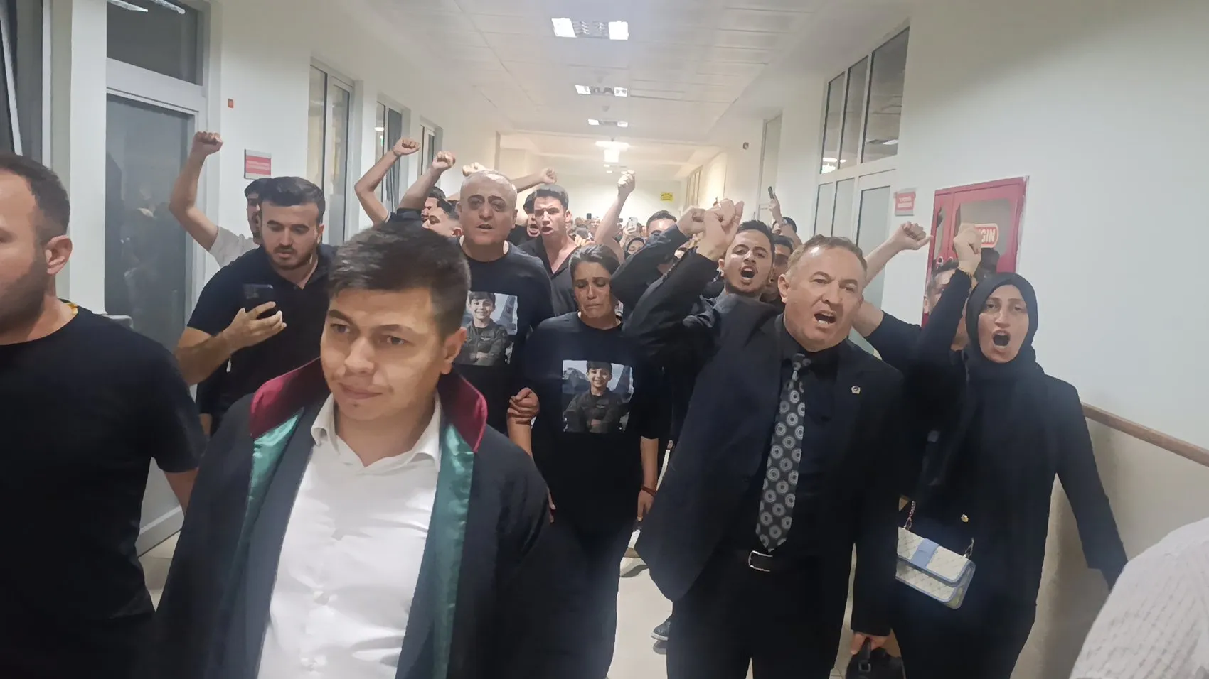 Kahramanmaraş'taki okul katliamında şok tahliye: Aileler adliye koridorlarını inletti