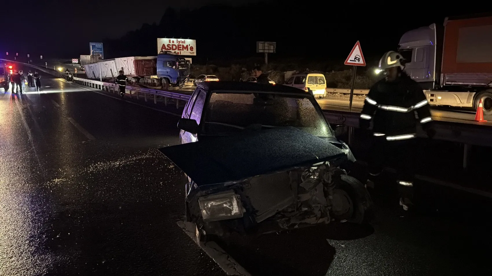 Kütahya'da korkutan kaza: Bariyerleri aşan dev TIR karşı şeride uçtu