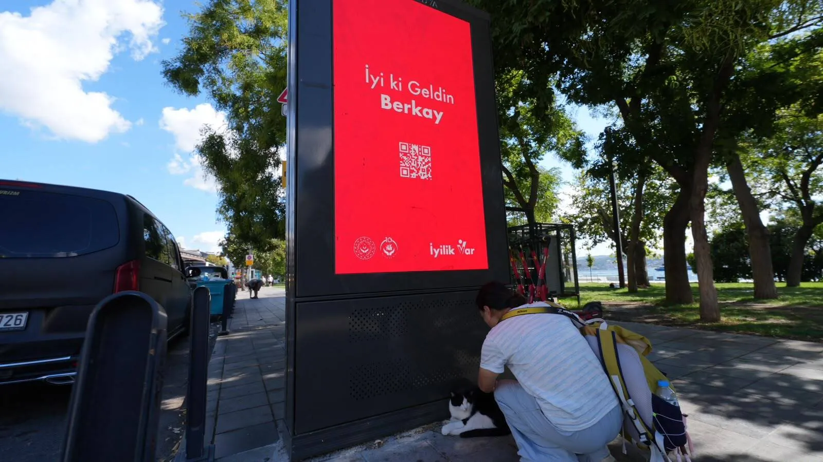 Billboardlardaki gizemli teşekkür mesajlarının sırrı çözüldü: İyilik hareketi başlıyor