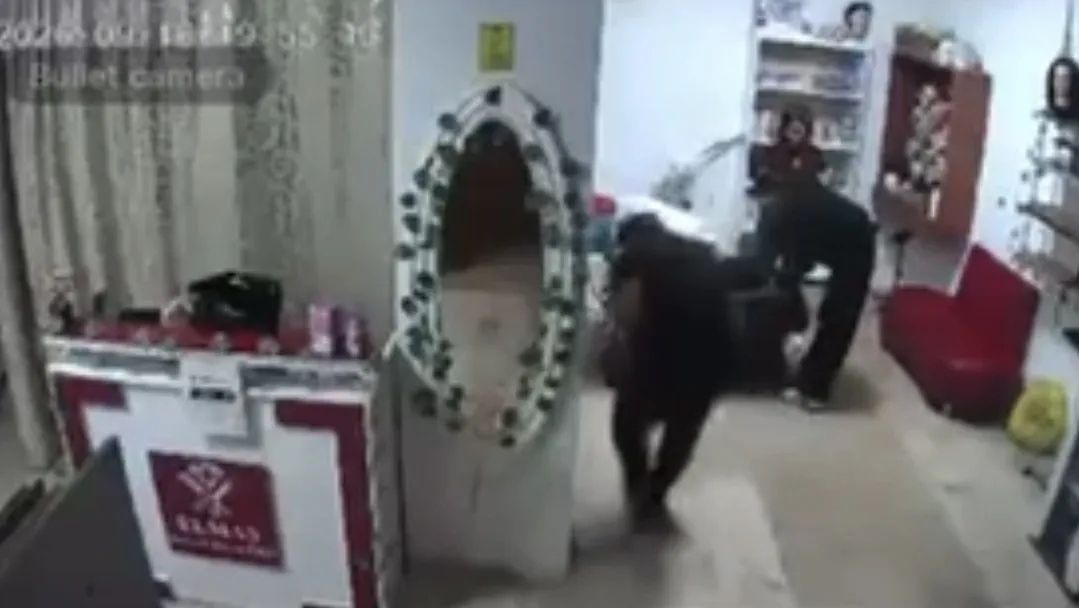 Güzellik salonunda şarj bahanesiyle taciz dehşeti: Güvenlik kamerası her şeyi kaydetti