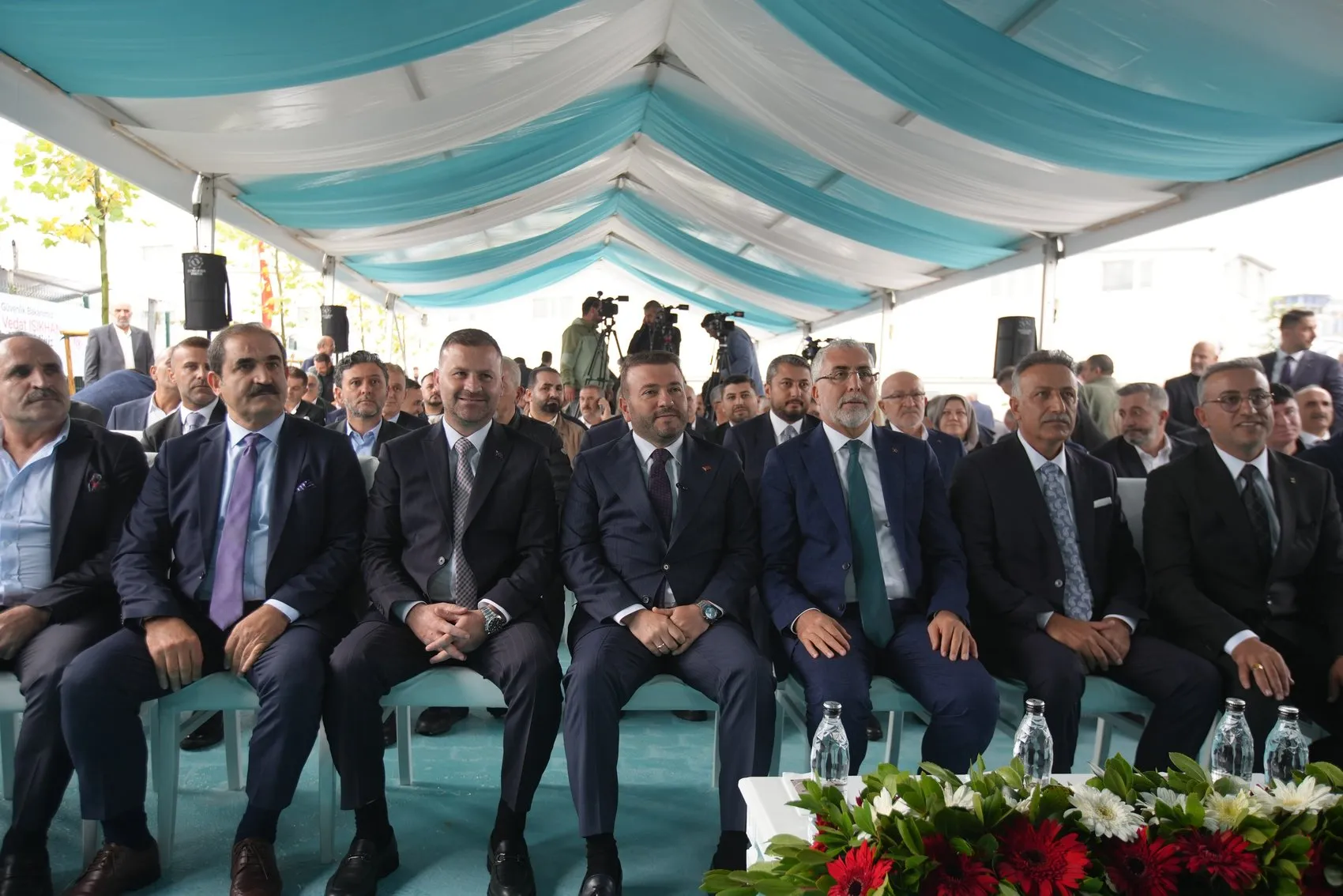 Arnavutköy'de 10 Ayda Yükselen Manevi Durak: Mehmet Yusuf Aydın Camisi Kapılarını Açtı
