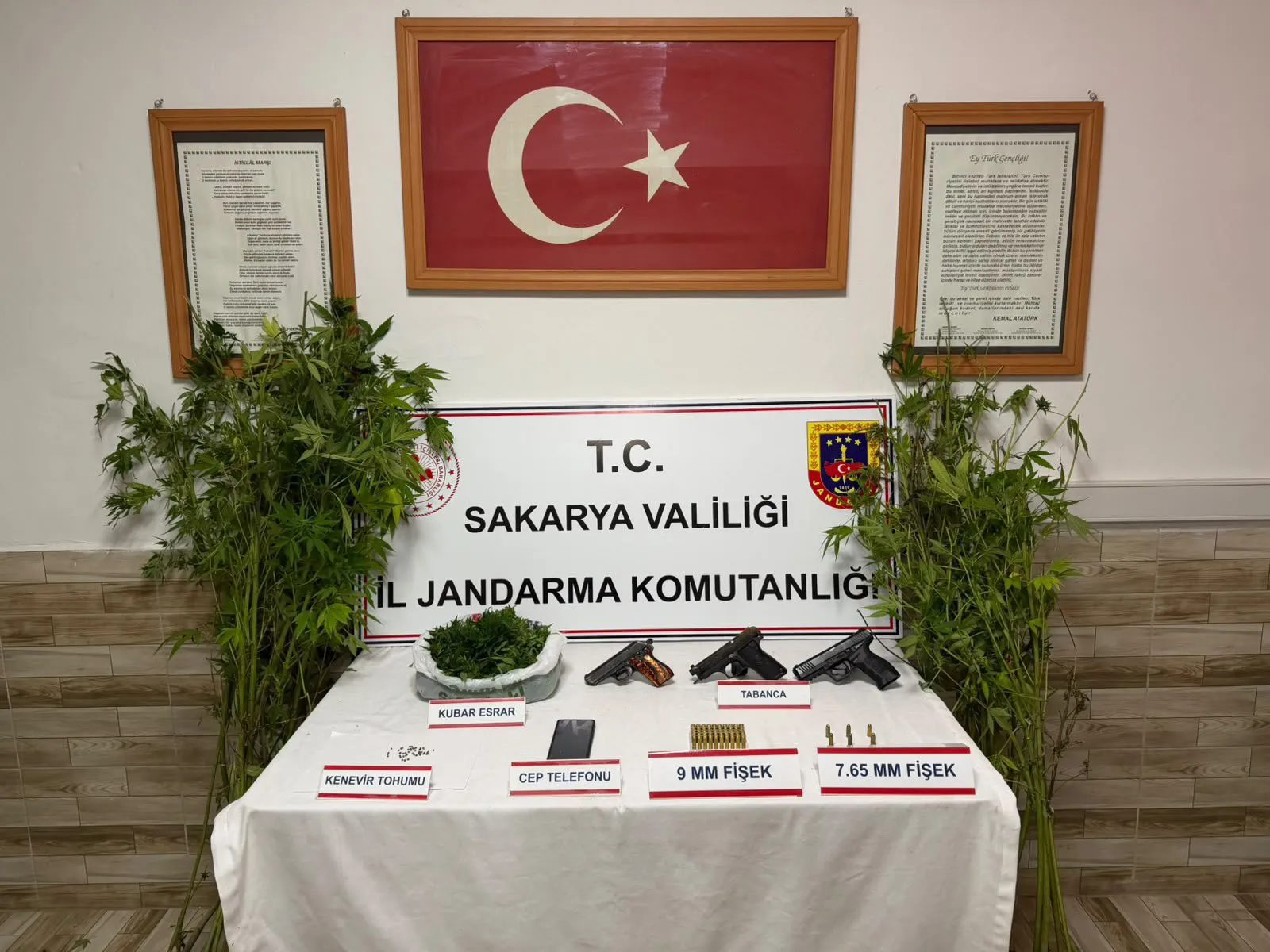 Sakarya'da jandarmadan eş zamanlı darbe: Uyuşturucu tacirlerine geçit yok