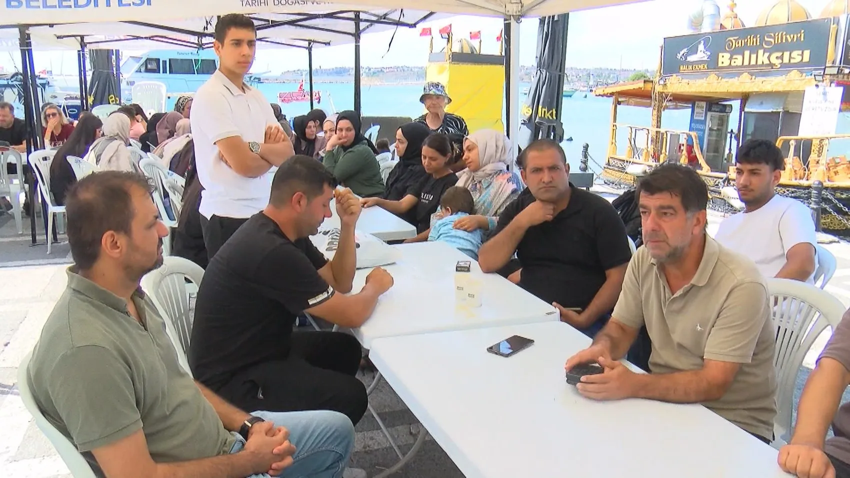 Silivri açıklarında zamana karşı yarış: Kayıp 10 denizcinin aileleri o tek umuda tutundu