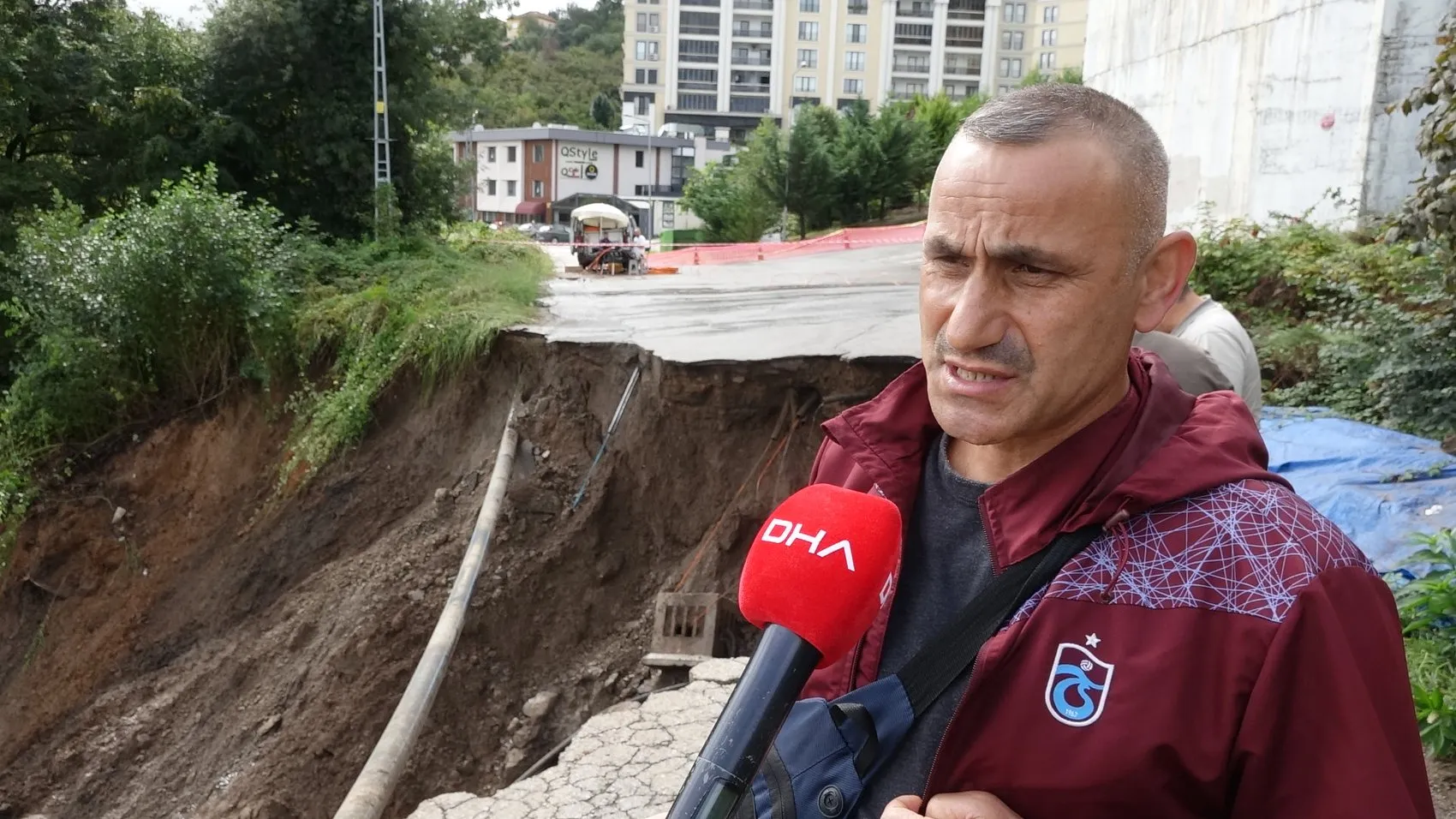 Trabzon'da gece yarısı dehşeti: Yol çöktü, araç dere yatağına uçtu