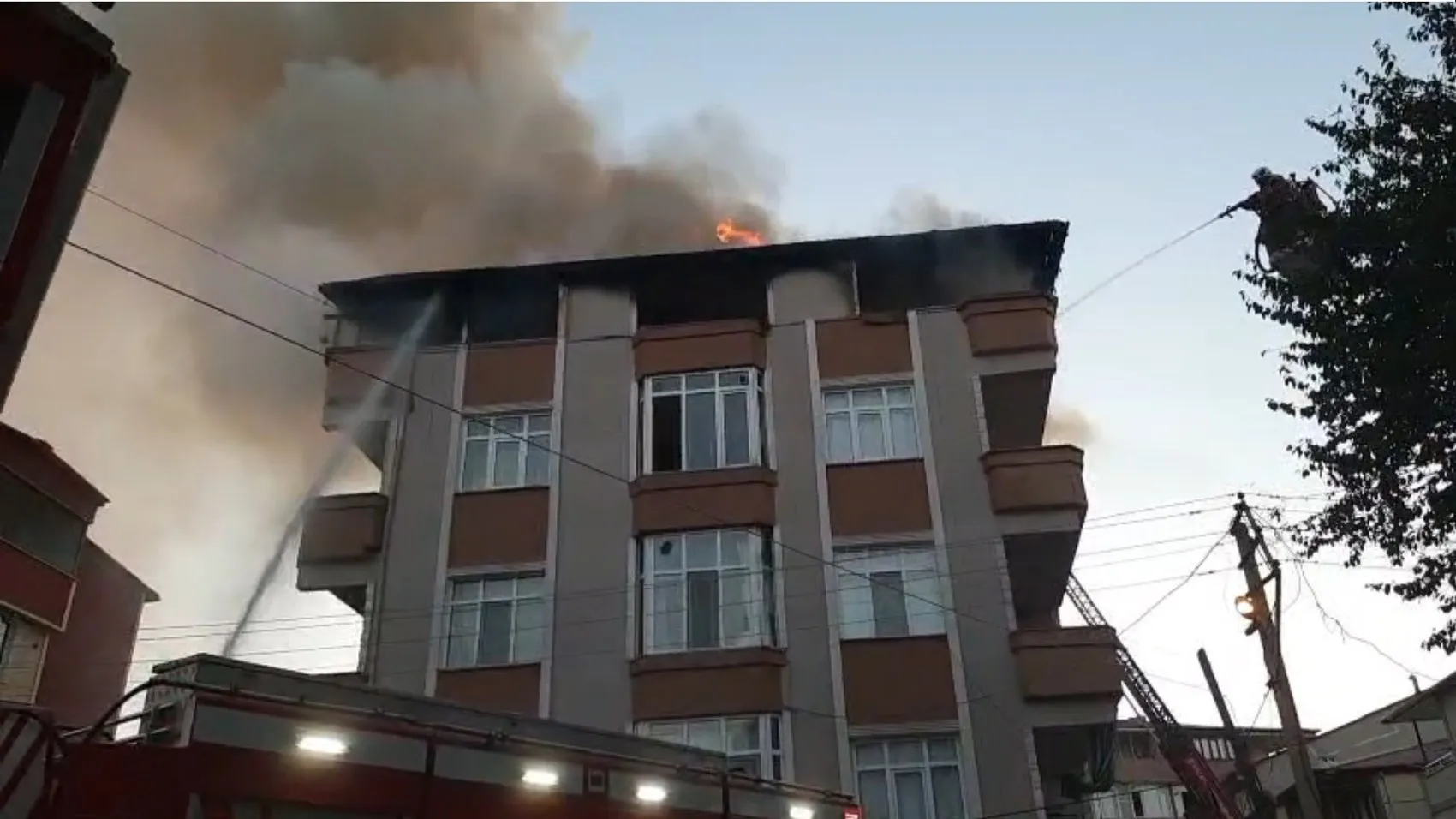 Darıca'da korku dolu anlar: Alevler gökyüzünü aydınlattı