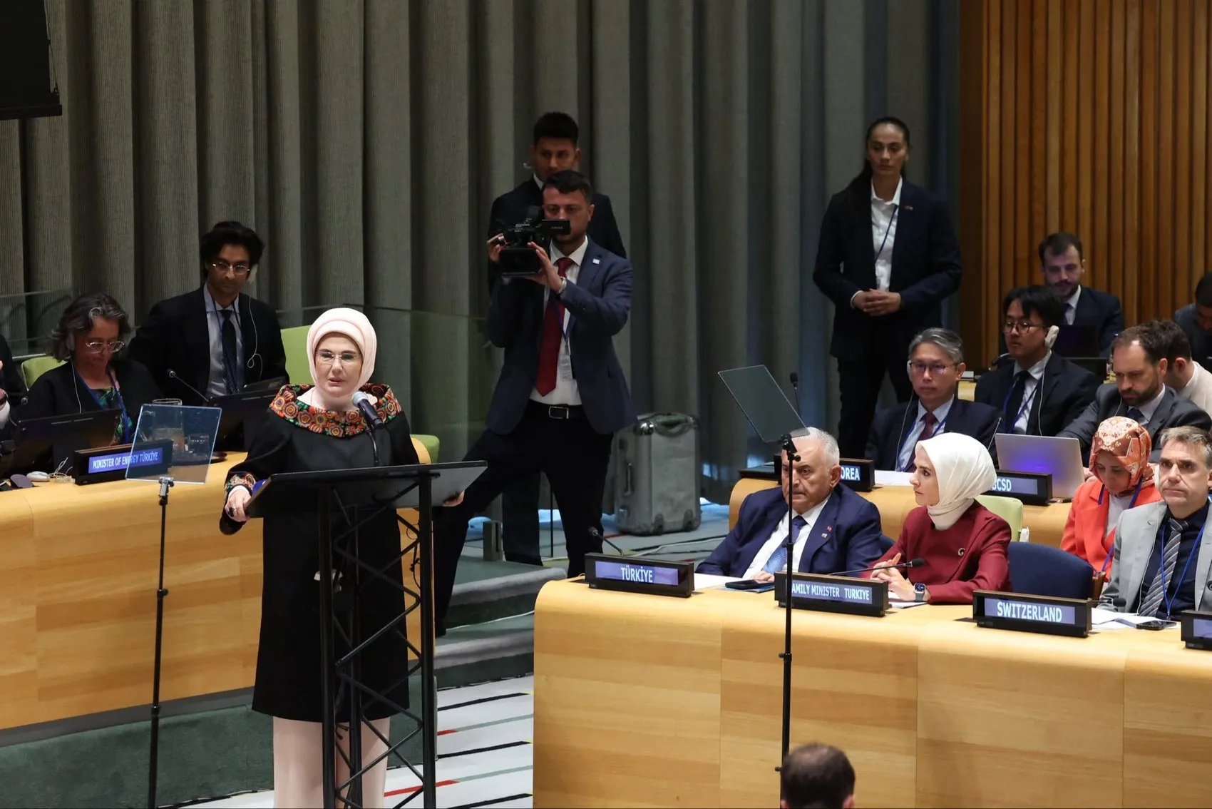 Emine Erdoğan'dan küresel uyarı: Tüketim tsunamisini durdurmanın tek yolu döngüsel yaşam