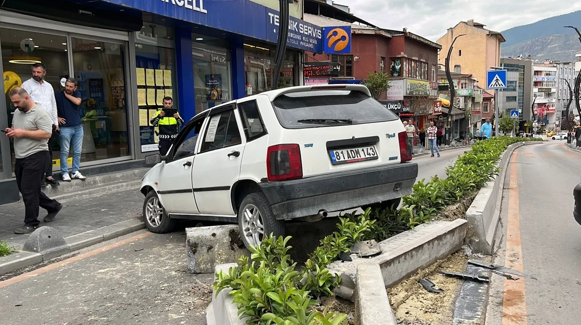 Karabük'te dehşet anları: Yaya mucizevi şekilde kurtuldu, sürücü hastanelik oldu
