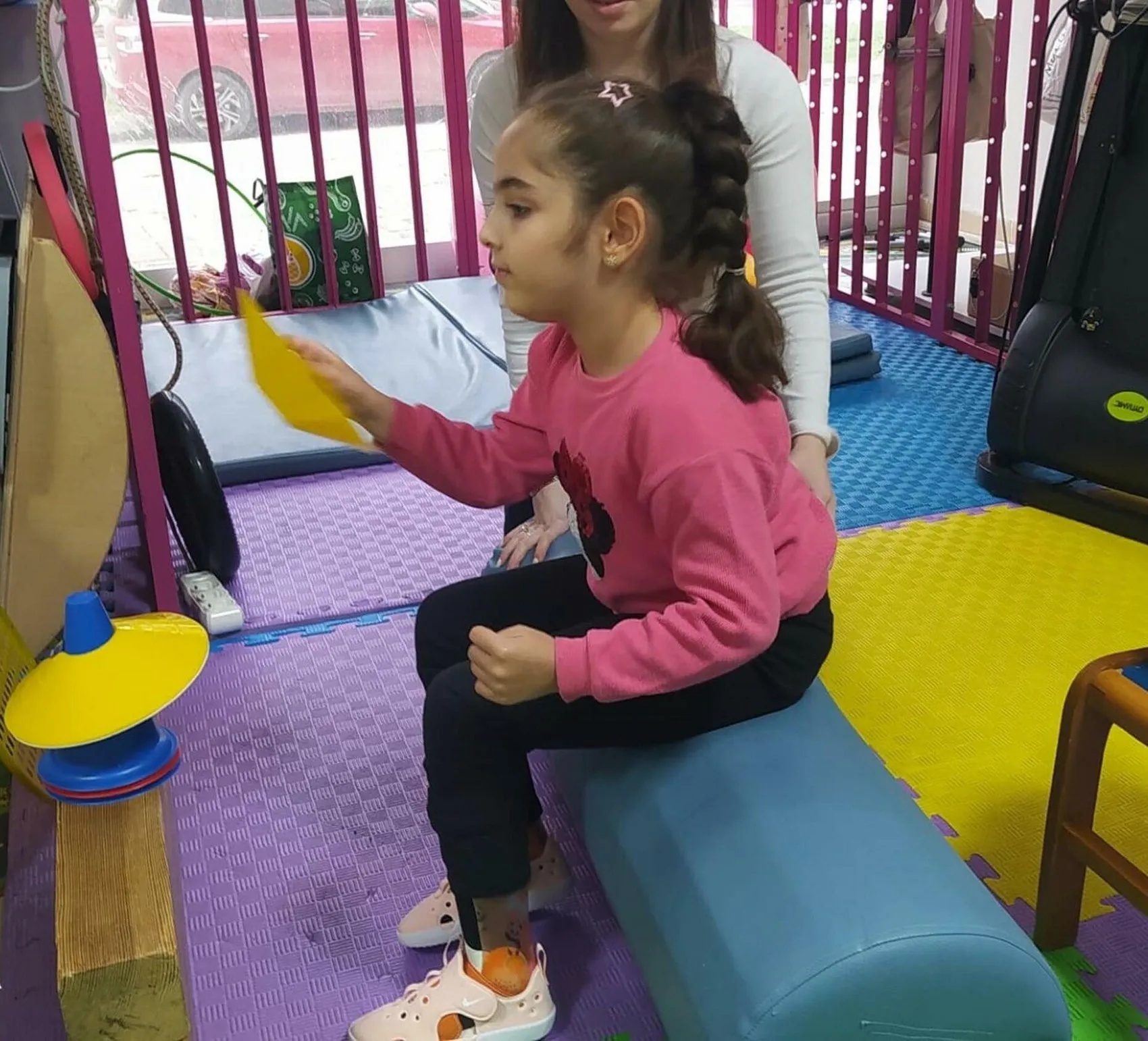 Minik Yağmur'un büyük hayali: Arkadaşlarıyla koşacağı günlerin hayalini kuruyor