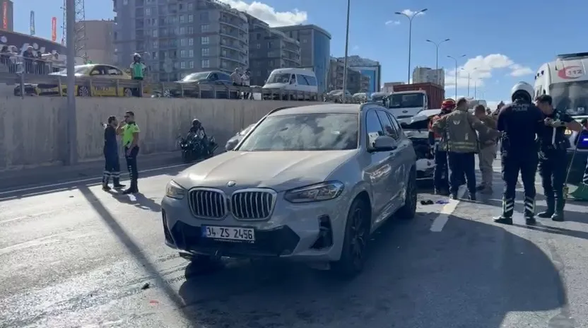 Beylikdüzü D-100 hattında trafik felç: Zincirleme kazada can pazarı