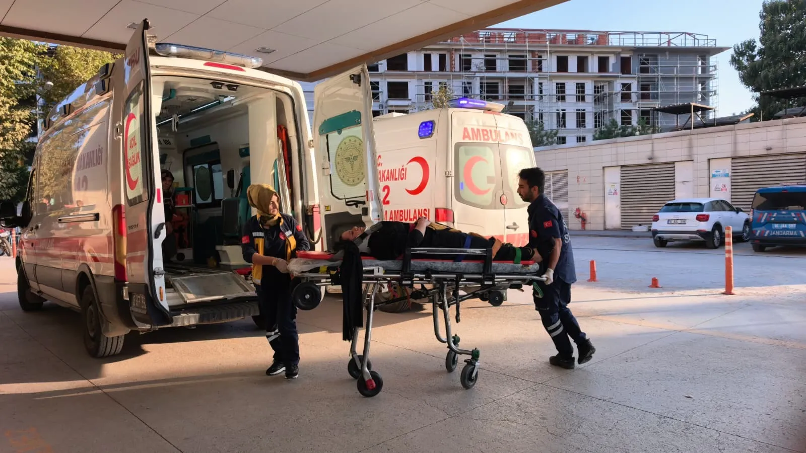 Cenaze dönüşü acı kaza: Dere yatağına uçan araçta can pazarı yaşandı