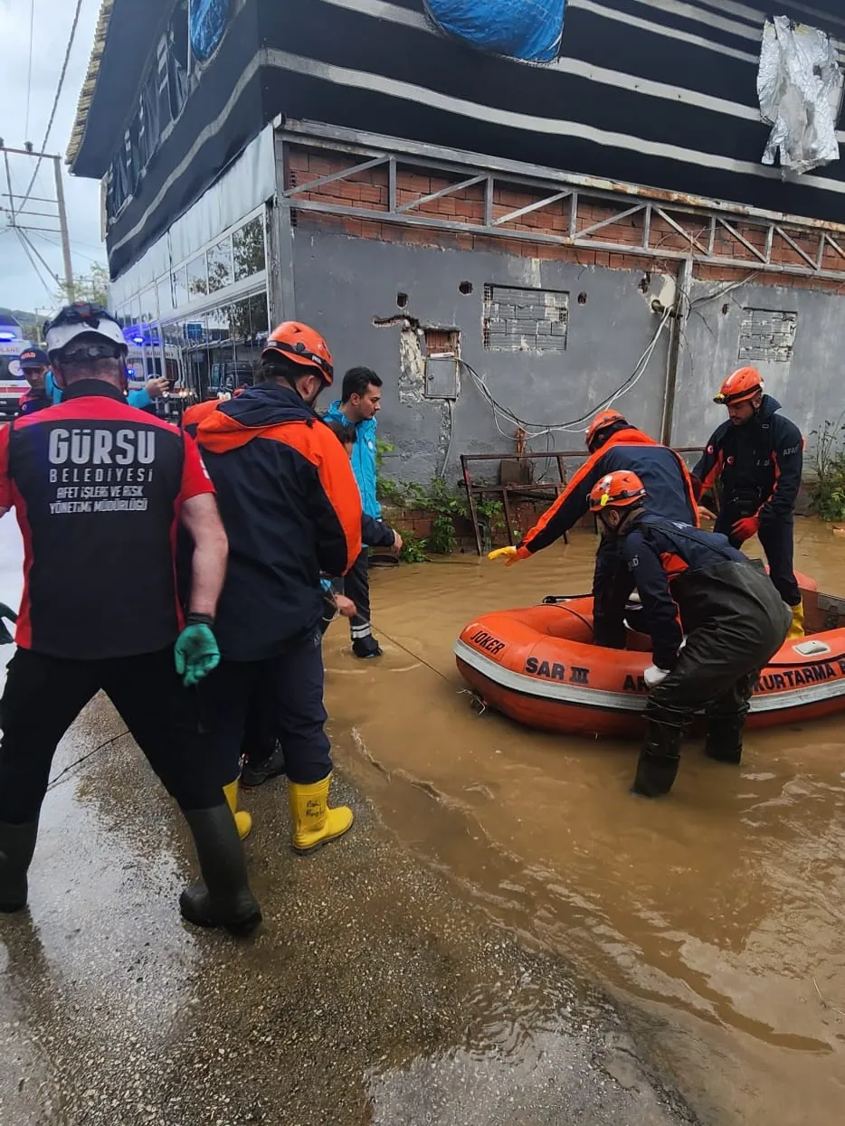Mudanya'da kabus dolu anlar: Deniz karayla birleşti