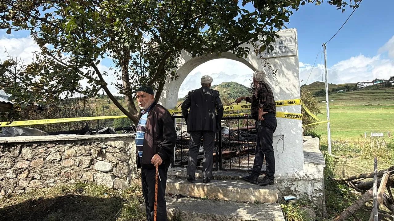 Artvin'de 95 yıllık hüzün: Ezan sesiyle başlayan yangın tarihi camiyi küle çevirdi