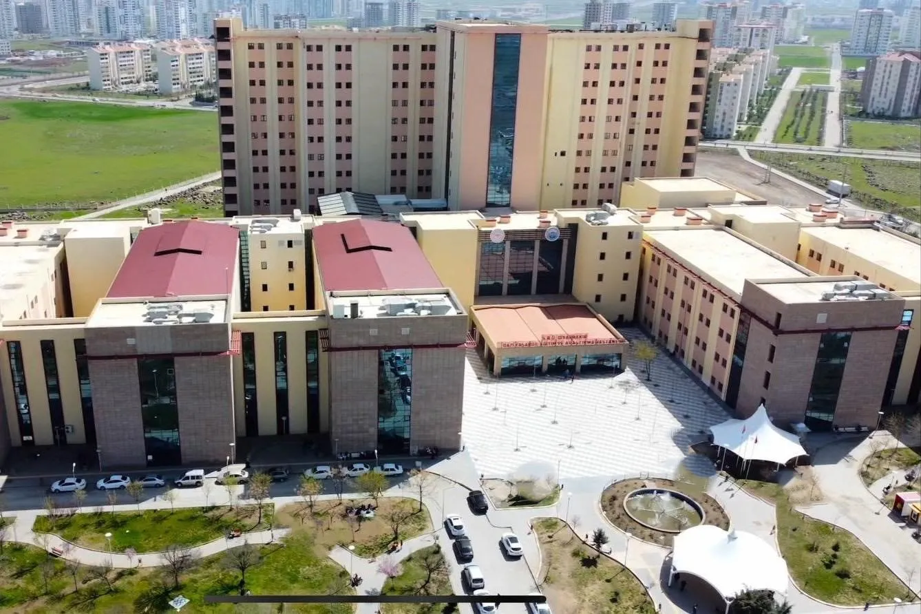 Diyarbakır'da yürek yakan olay: Kardeşlerin oyununa yıldırım engeli