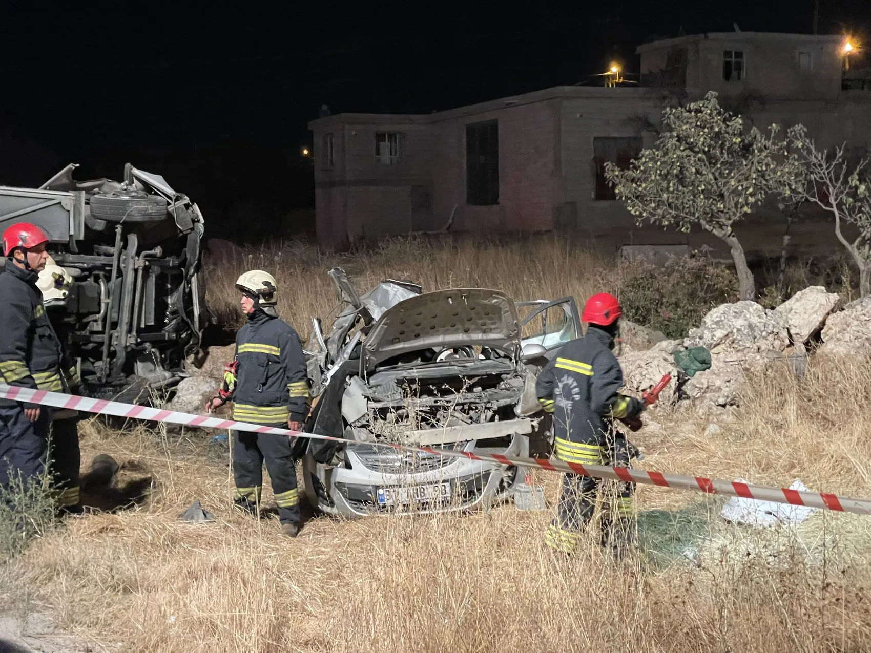 Gaziantep Nurdağı'nda korkunç kaza: Otobüs ve otomobil çarpıştı, 7 can kaybı