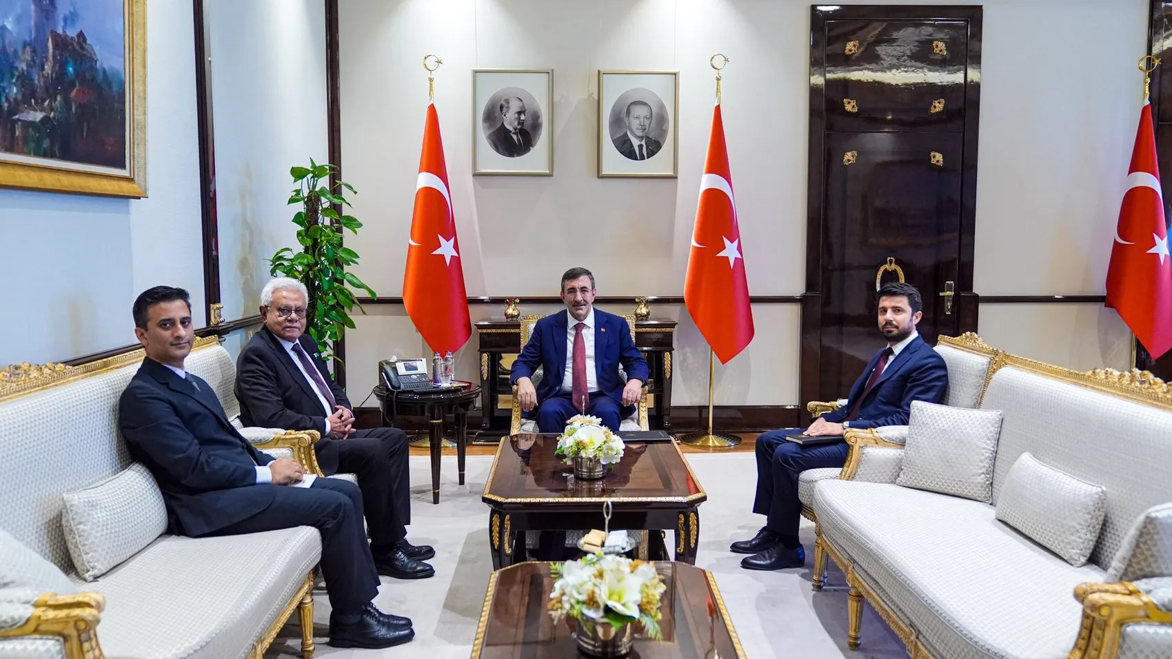 Külliye'de yoğun diplomasi trafiği: Dört kritik başkentle stratejik temas