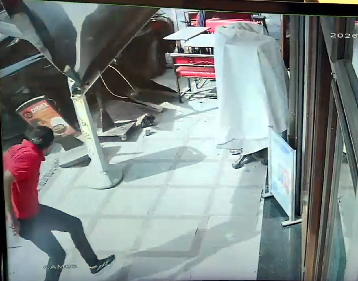 Edirne'de şaşkına çeviren kaza: Alkometreyi üflemek yerine içine çekti