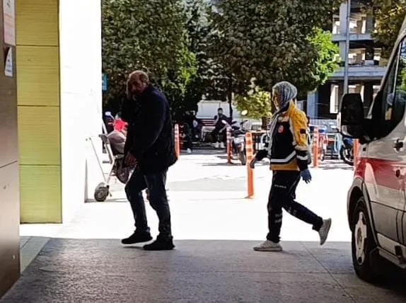 Mezarlıkta dehşet anları: Husumetlisini baltayla ağır yaraladı