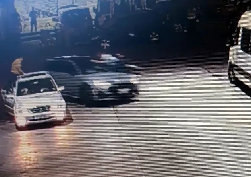 Edirne'de dehşet anları: Tartışma büyüdü, otomobili insanların üzerine sürdü