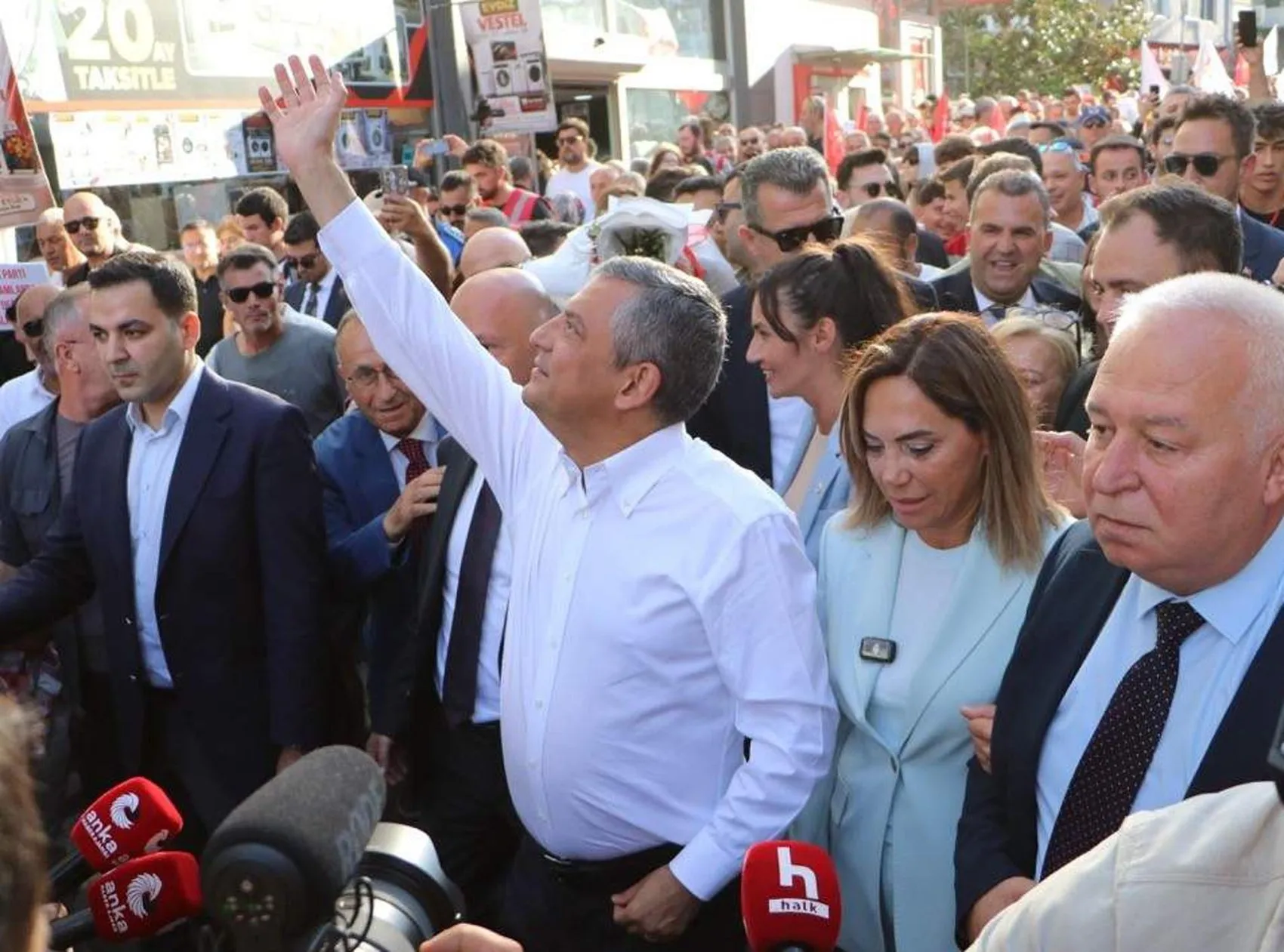 Özgür Özel'den Tekirdağ'da İktidar Mesajı: 30 Yıl Muhalefette Kalacağıma 30 Dakika Haysiyetimle İktidar Olurum