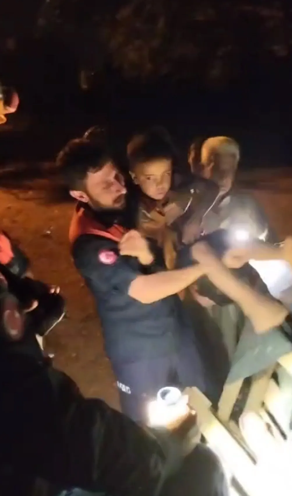 Minik Bünyamin'in 9 saatlik sessiz bekleyişi: Depoda uyurken bulundu