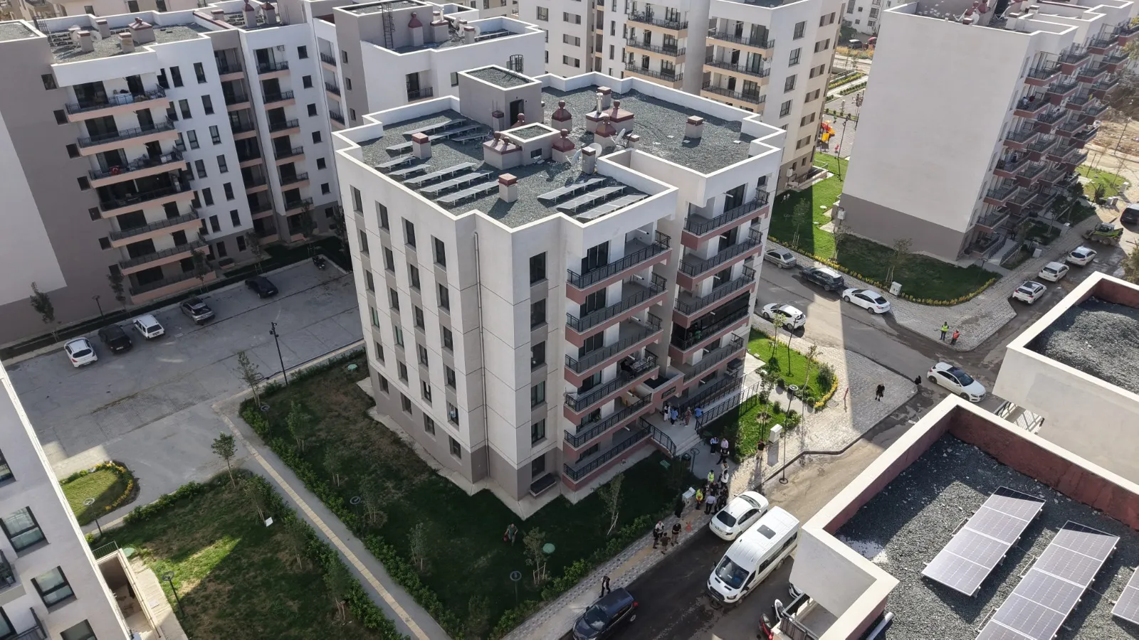 Antakya'da Yıkıntıların Yerini Komşuluk Sesleri Aldı: Rezerv Alanlarda Yeni Bir Hayat Başlıyor