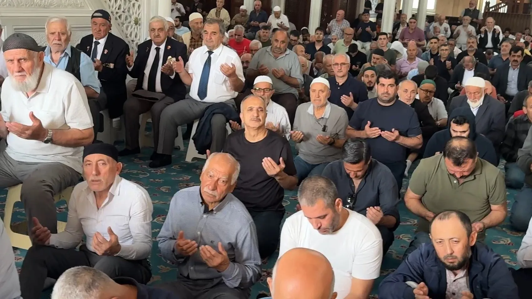 Avcılar’da Gaziler Günü için tek yürek oldular: Anlamlı yürüyüşle minnetlerini sundular
