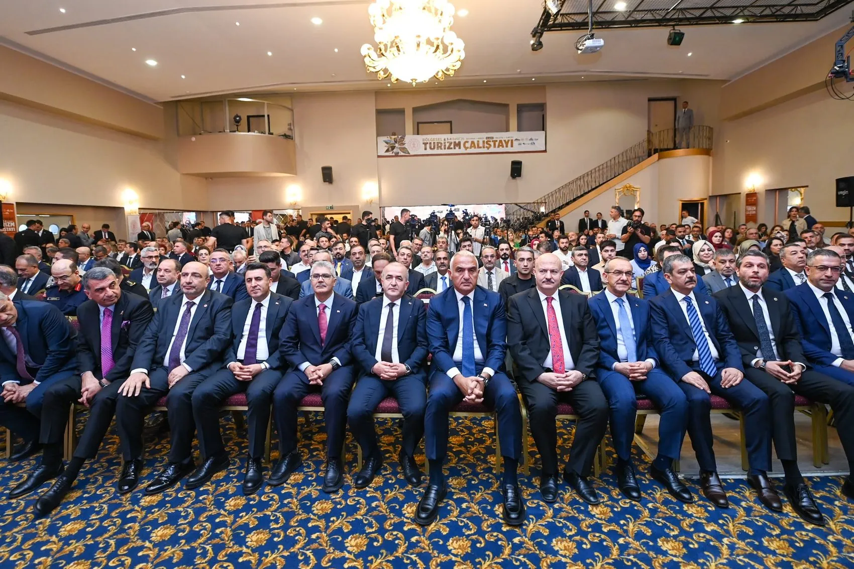 Doğu Anadolu'nun turizm rotası yeniden çiziliyor: Bakan Ersoy'dan 5 şehre stratejik çağrı