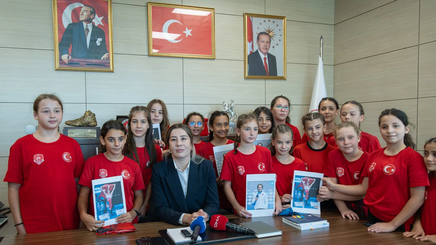 Geleceğin Olimpiyat Şampiyonları Ankara'da Bir Araya Geldi: Minderin Efsaneleriyle Buluşma