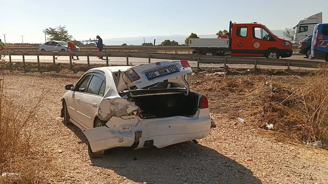 Bursa'da sabah trafiğinde kabus: Yola dökülen mazot 9 aracı birbirine kattı
