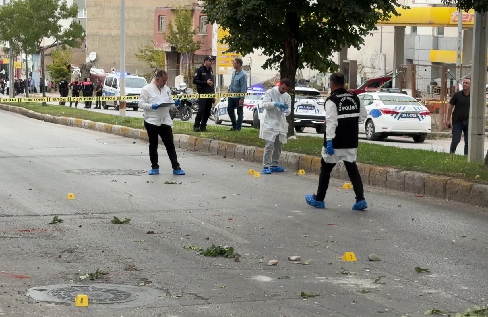 Erzurum'da aile kavgası kanlı bitti: Biri polis 12 kişi yaralandı