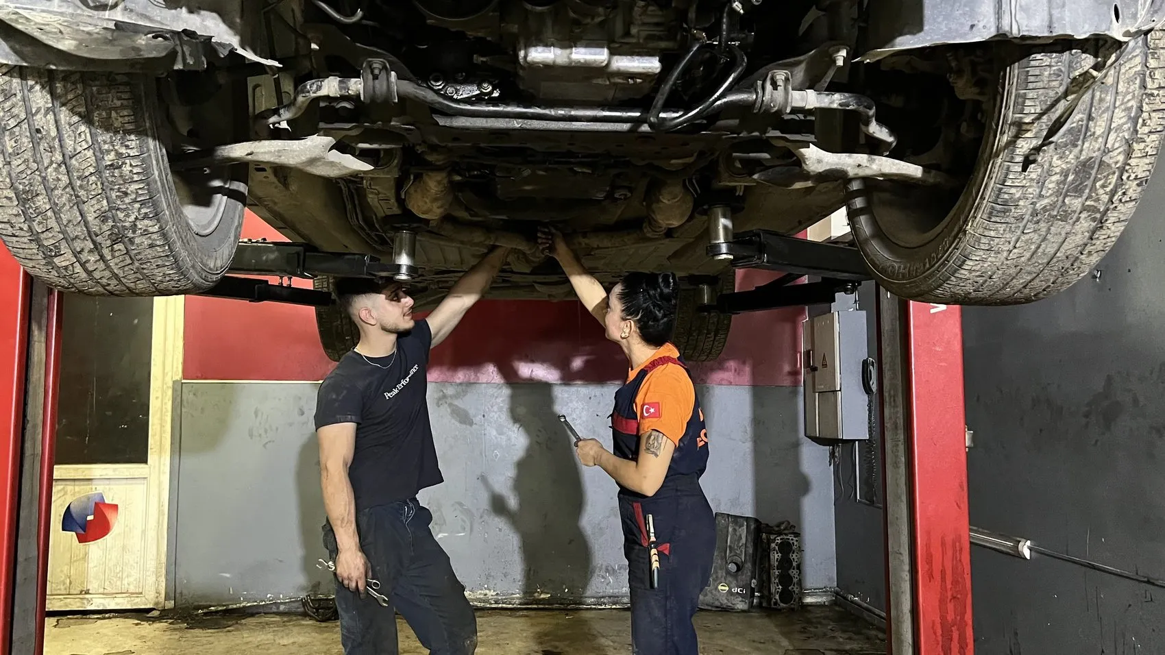 Sanayinin tozlu yollarında bir başarı hikayesi: Muhasebe masasından motor ustalığına uzanan yolculuk