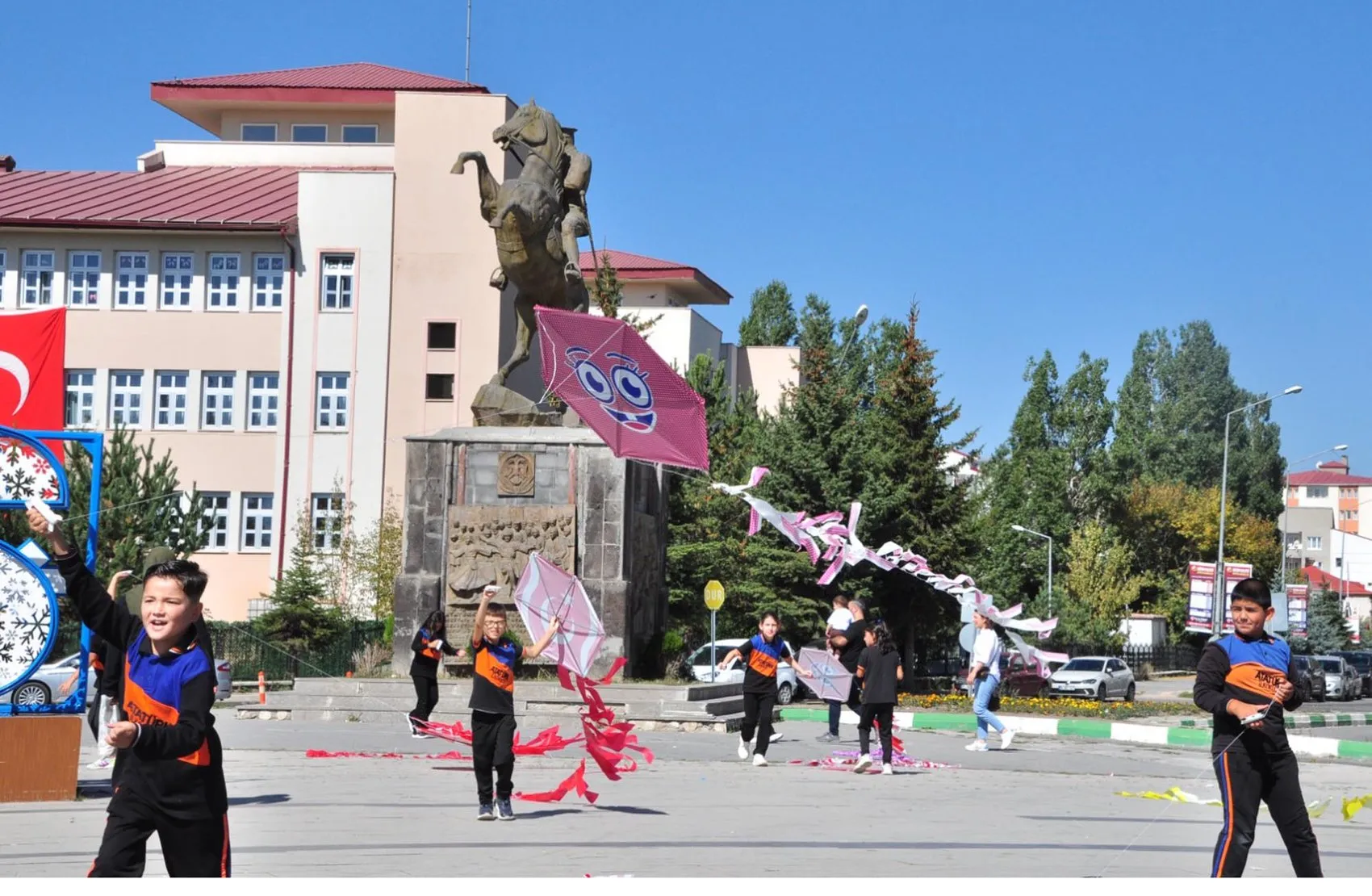 Kars semalarında Gazze için yükselen umut: Uçurtmalar özgürlük mesajı taşıdı