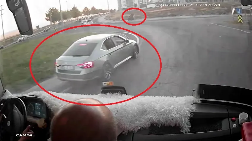 Diyarbakır'da dehşet anları: Kaldırımda yürüyen anne ve iki çocuğuna otomobil çarptı