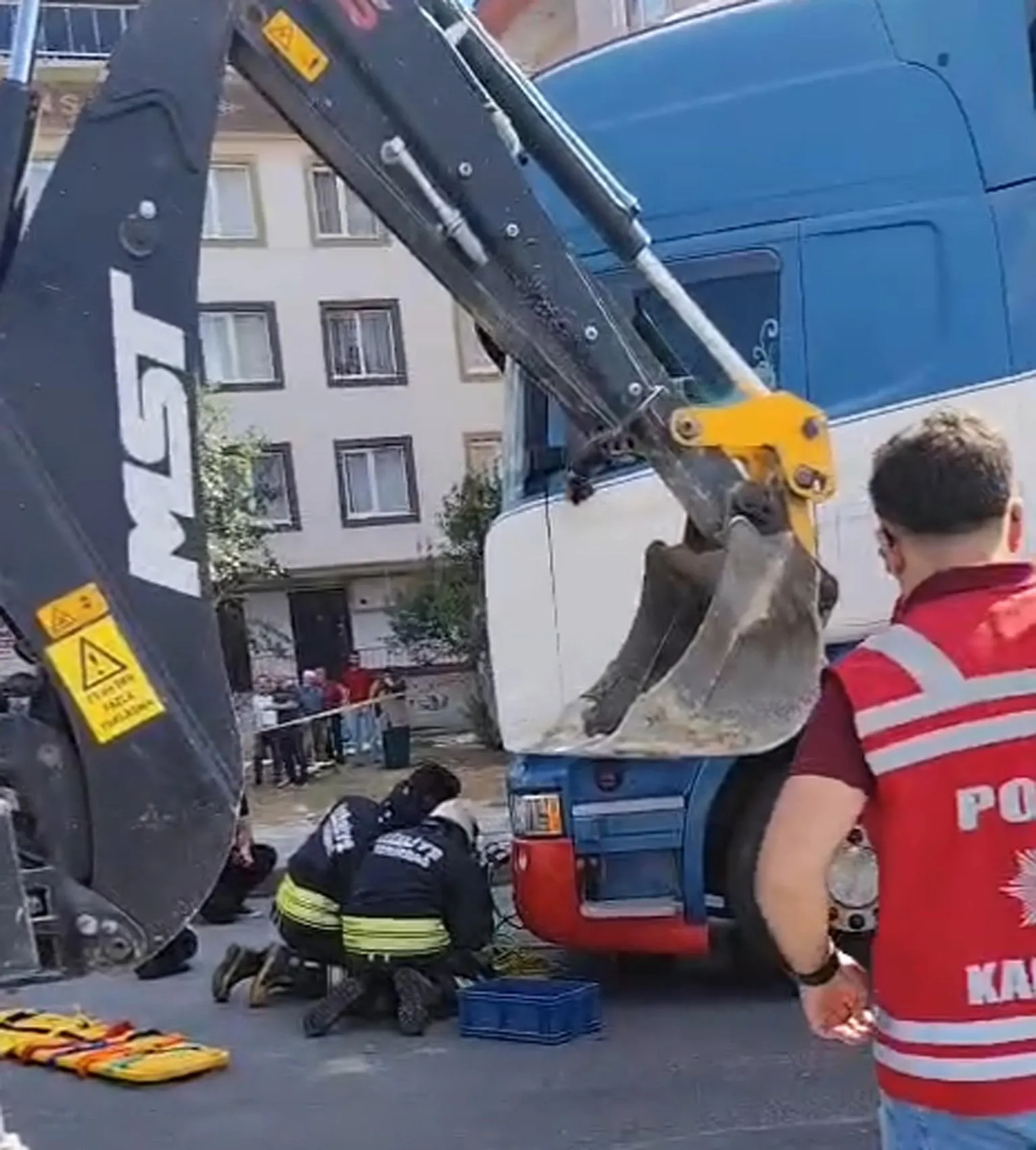 Kapaklı'da korkunç kaza: Yaya geçidindeki yaşlı kadın TIR'ın altında kaldı