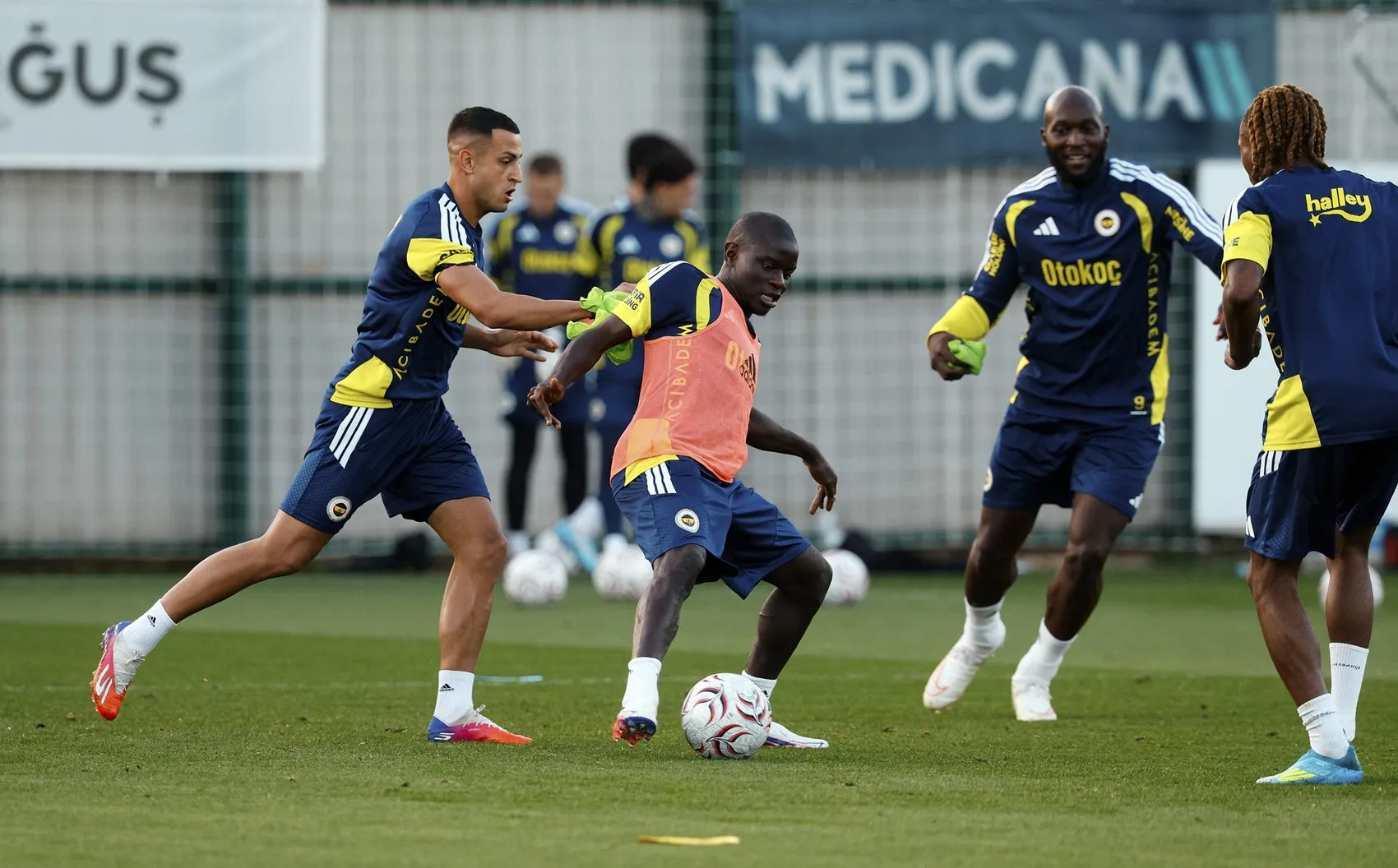 Kadıköy'de derbi mesaisi bitti: Aziz Yıldırım'dan kritik ziyaret