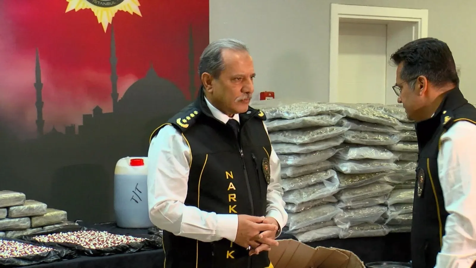 İstanbul Narkotik Polisi Zehir Tacirlerine Göz Açtırmıyor: Bir Ayda Tonlarca Uyuşturucu Ele Geçirildi