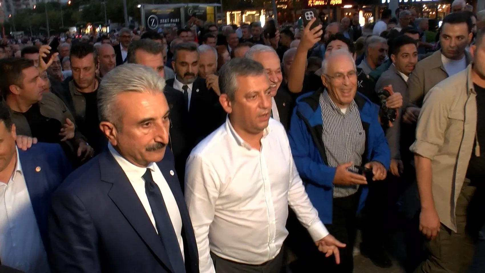 Özgür Özel'den Bursa'da dikkat çeken çıkış: Beni listenin eksik kalan yerine yazın