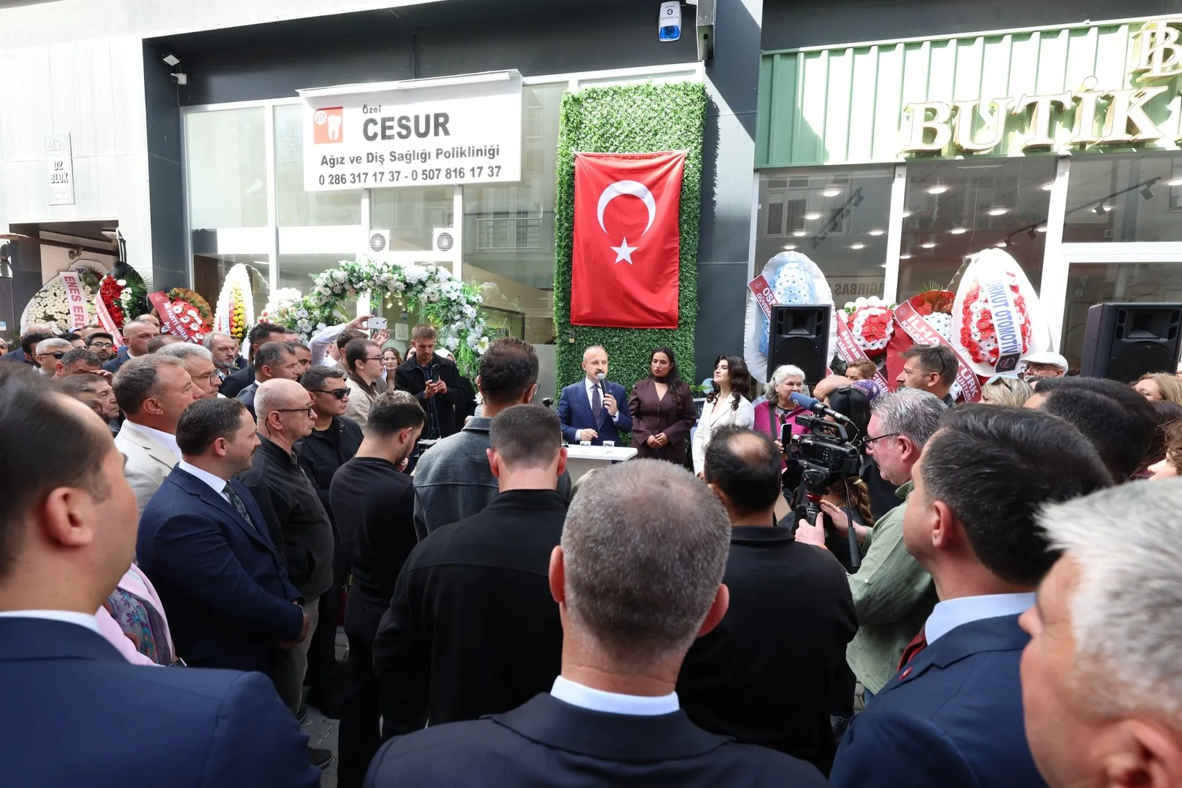 Bakan Yardımcısı Turan'dan ebeveynlere kritik uyarı: Okul kapılarına polis dikmek çözüm değil