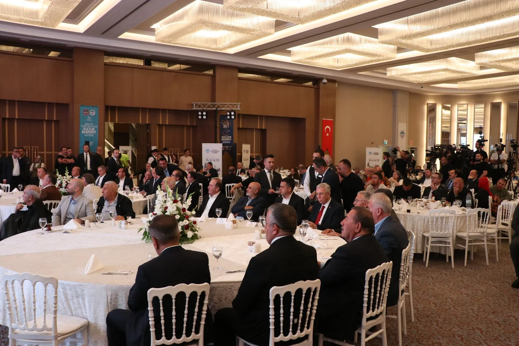 Kayseri'de Tarihi Kentler Birliği Zirvesi: 493 Belediye Ortak Gelecek İçin Buluştu
