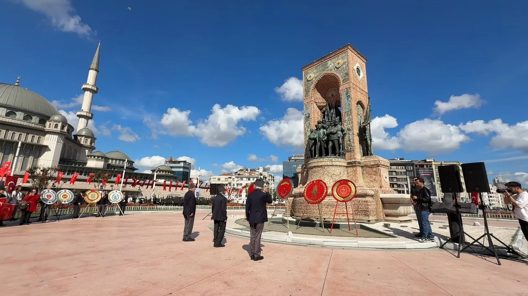 Taksim Meydanı'nda Gaziler Günü'ne özel anlamlı buluşma