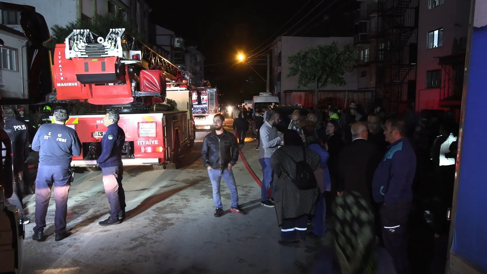 Bolu'da geceyi aydınlatan korku dolu anlar: Çatı katı küle döndü
