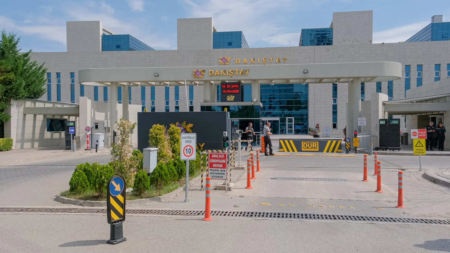 Milaslı işçiler ve muhtarlar Ankara'da: Geleceğimiz için Danıştay'ın kapısındayız