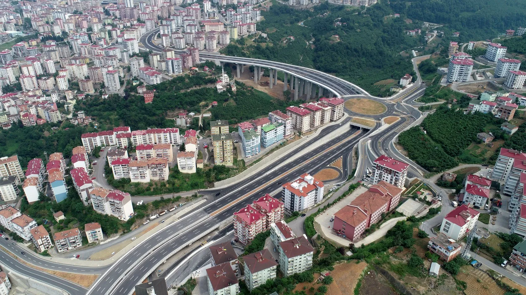 Trabzon'da dağlar deliniyor: Sahil yolunun yükünü hafifletecek dev projede geri sayım
