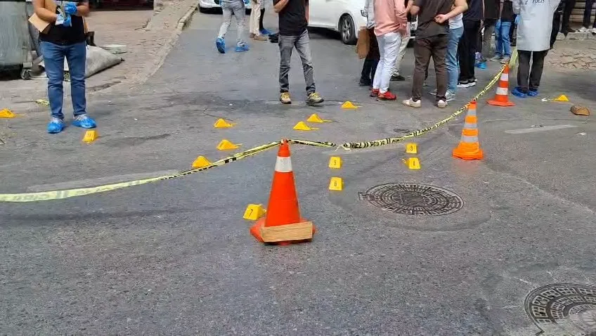 Çekmeköy'de güpegündüz infaz: 18 kurşunla durdurulan araçta sürücü can verdi