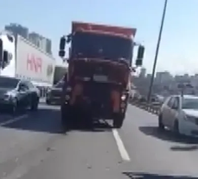 TEM Otoyolu'nda saniyeler süren dehşet: Çekici kamerası o anları kaydetti