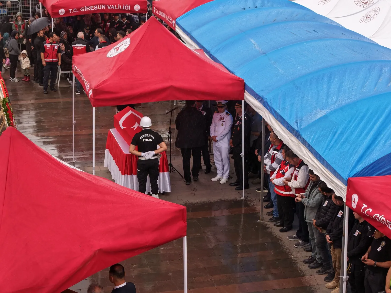Emeklilik hayali Giresun'du: Şehit polisin yürek burkan veda töreni
