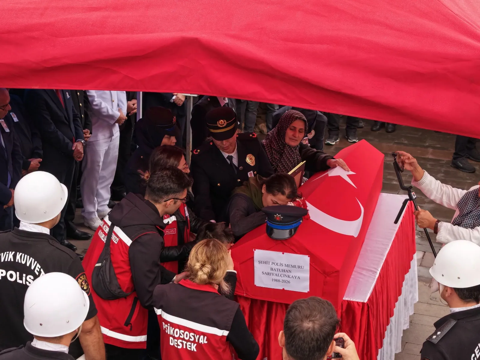 Emeklilik hayali Giresun'du: Şehit polisin yürek burkan veda töreni