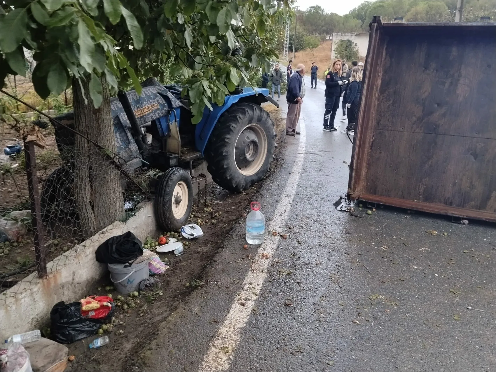 İvrindi'de tarım işçilerini taşıyan römork dehşeti: 23 yaralı